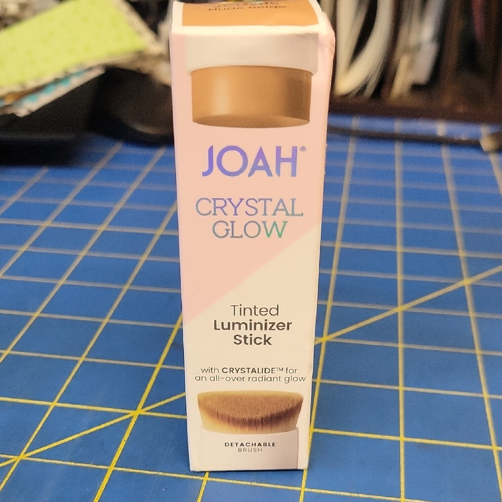 KISS Joah Crystal Glow Tinted Luminizer Stick JCG205 Nude Beige 11.5g New in Box